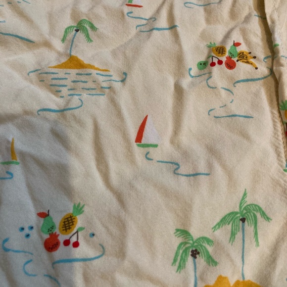 Vacation button down🌴 - Picture 3 of 4